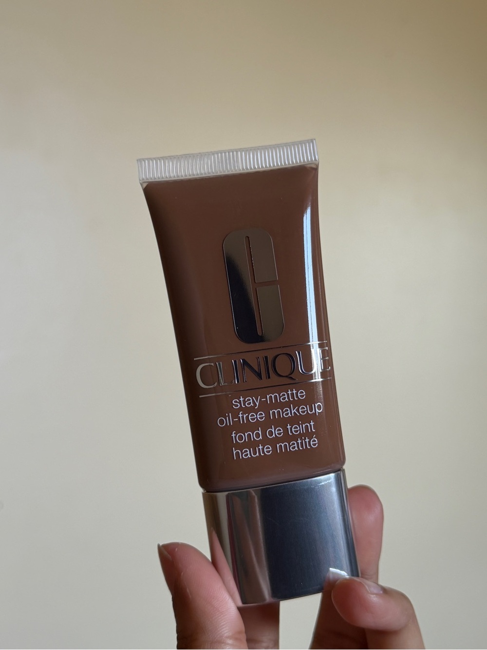 Clinique Stay-Matte Oil-Free Makeup โ WN 122